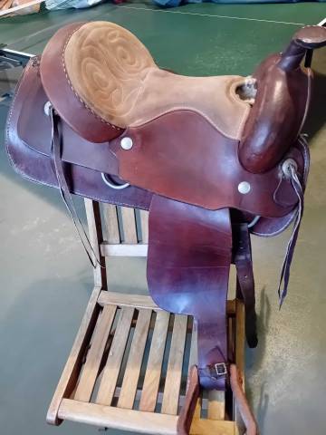 Selle Western peu servie