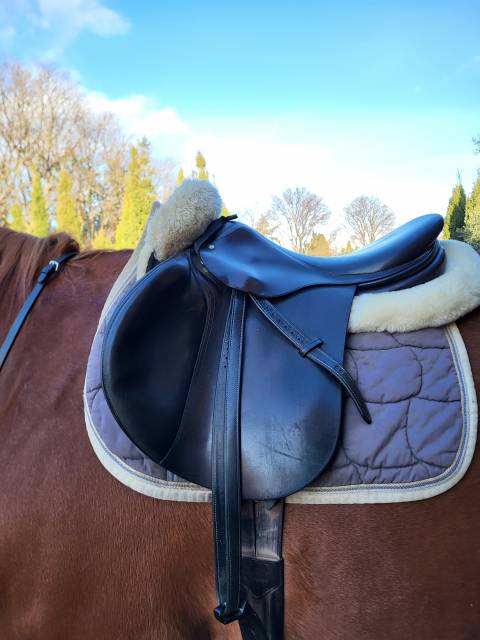 Selle Devoucoux 2002 en bon état 17,5