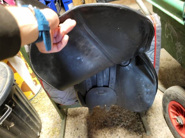 Selle Devoucoux 2002 en bon &eacute;tat 17,5