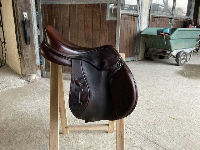 selle Ikonic jumping elite 17,5