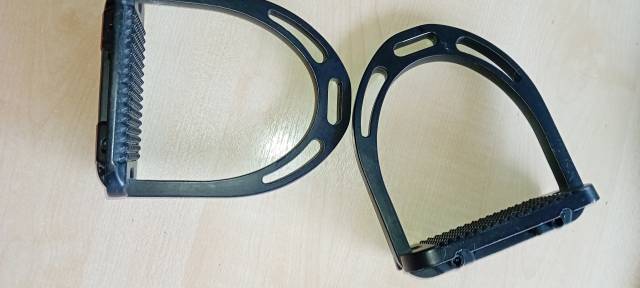 &Eacute;triers aluminium noirs