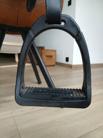 Selle Bates obstacle Elevation Plus 17 pouces