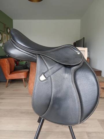 Selle Bates obstacle Elevation Plus 17 pouces