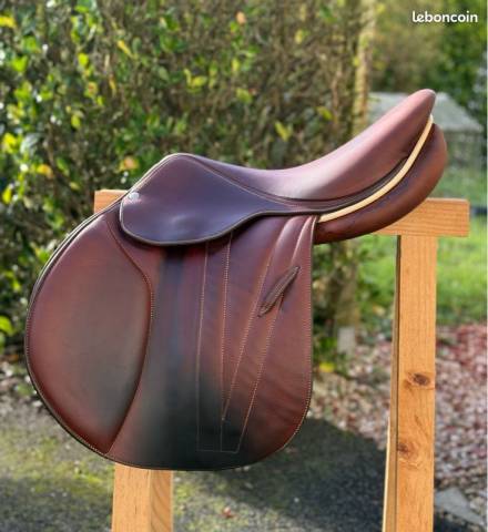 Selle butet semi creuse 17 pouces 2021