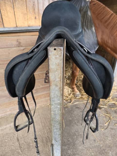 Selle de dressage isabell werth avec arcades interchangeables 