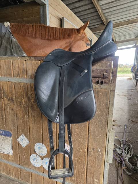 Selle de dressage isabell werth avec arcades interchangeables 