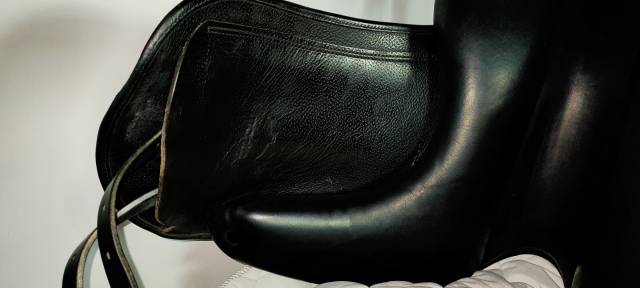 Selle dressage Manta Cuir 17"