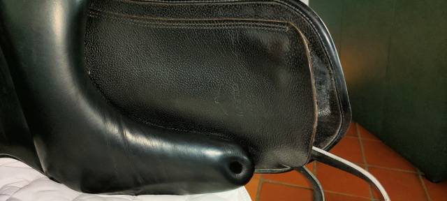 Selle dressage Manta Cuir 17"