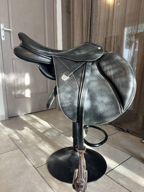 Selle d&rsquo;obstacle bates 17,5  cuir noir 