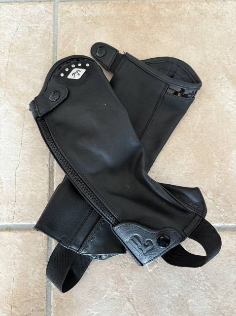 Mini chaps P&eacute;n&eacute;lope cuir taille 6 ans 