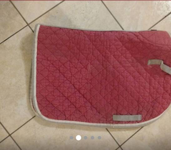 Tapis de selle rouge taille cheval