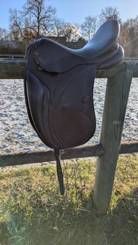 Selle de dressage Eric Thomas 17"