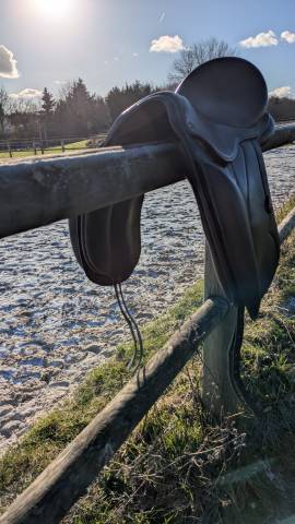 Selle de dressage Eric Thomas 17"