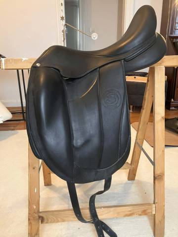 selle de dressage forestier Aachen 17,5"