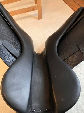 selle de dressage forestier Aachen 17,5"