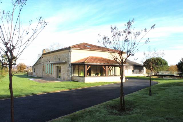 Adorable propriete de 7 hectares dans le lot et garonne