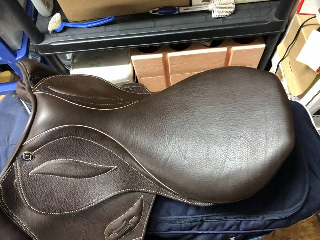 Selle d&rsquo;obstacle comme neuve 