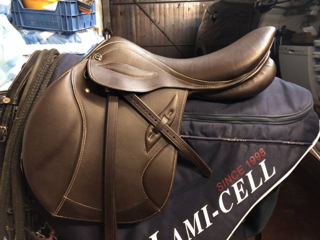 Selle d&rsquo;obstacle comme neuve 