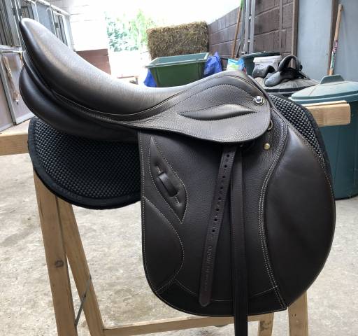Selle d&rsquo;obstacle comme neuve 