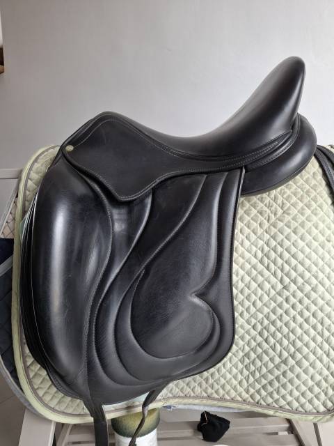 Selle dressage Antar&egrave;s 16,5