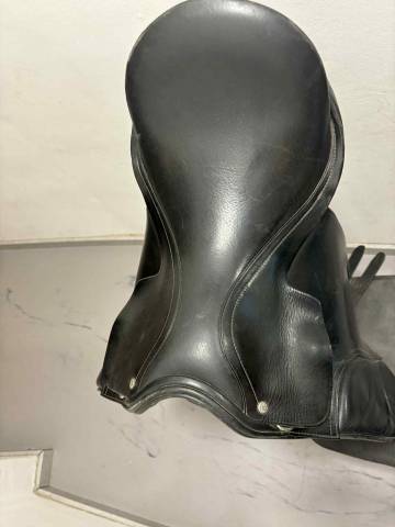 Selle de dressage &agrave; vendre