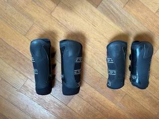 Ensemble gu&ecirc;tres de dressage V&eacute;r&eacute;dus cheval