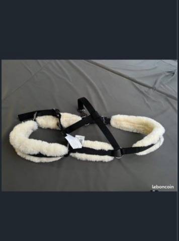 neuf licol taille 3 cheval moumoute mouton noir Equitat