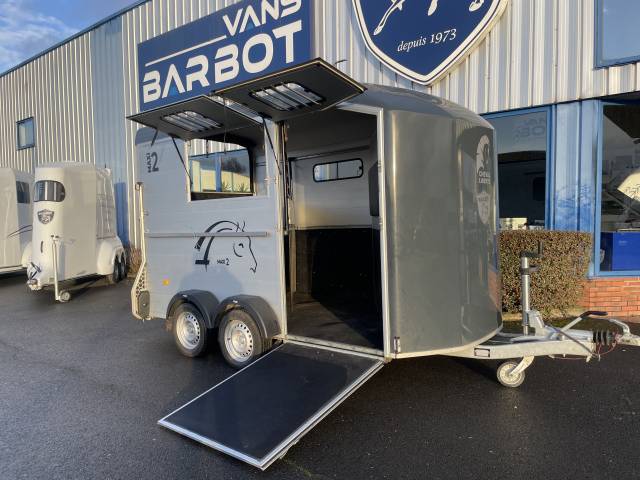 Camion 2 chevaux semi travers