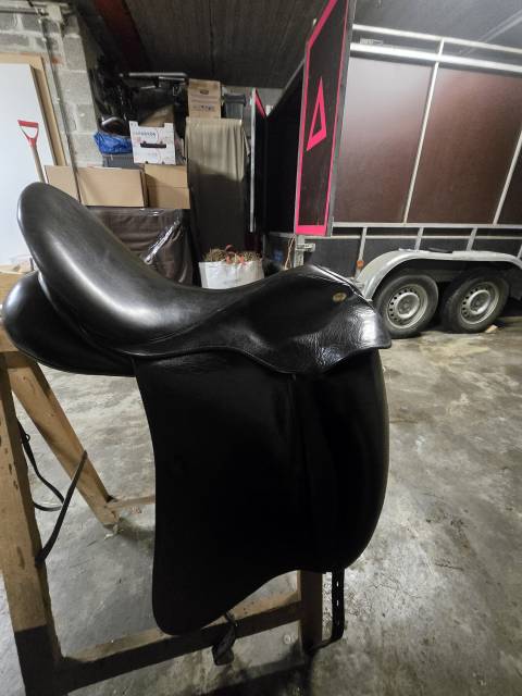 Selle de dressage Eric Thomas 