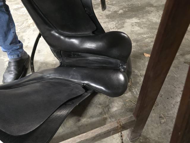 Selle de dressage Eric Thomas 