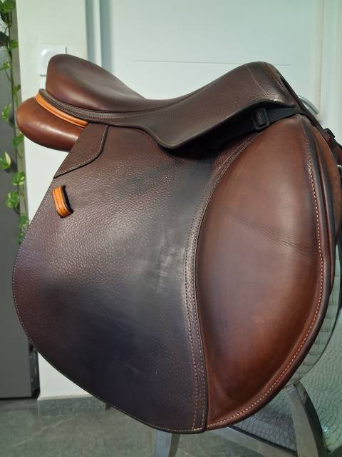 Selle CWD de 2022, 17 pouces 