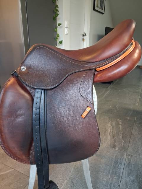 Selle CWD de 2022, 17 pouces 