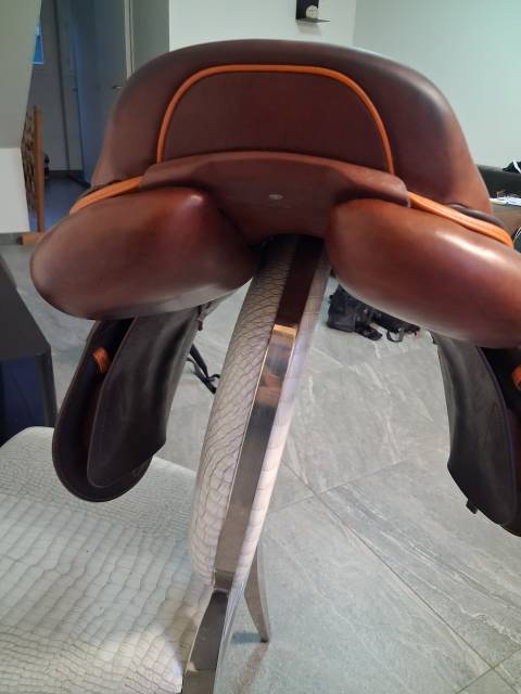 Selle CWD de 2022, 17 pouces 