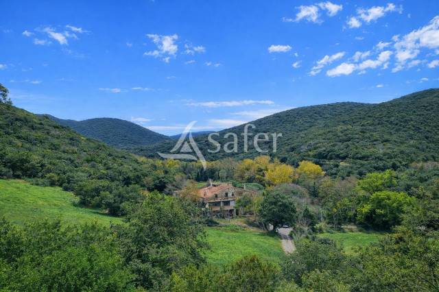 Propriété dans un petit hameau, 10 ha secteur des aspres.