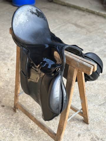 Selle de dressage 
