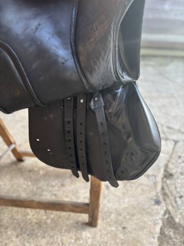 Selle de dressage 