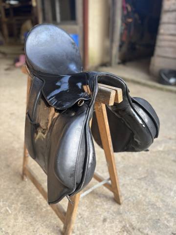 Selle de dressage 