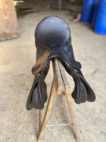 Selle de dressage brune 