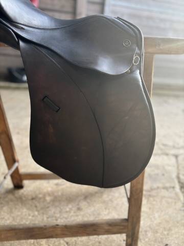 Selle de dressage brune 