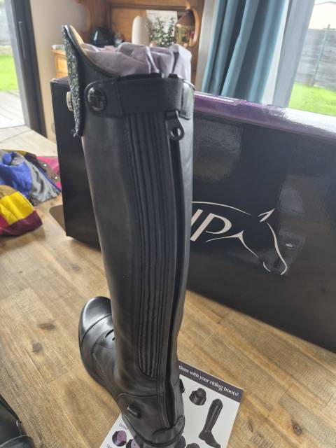 Bottes d'&eacute;quitation neuves QHP 38