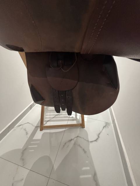 Selle Antares connexion 17,5 pouces 