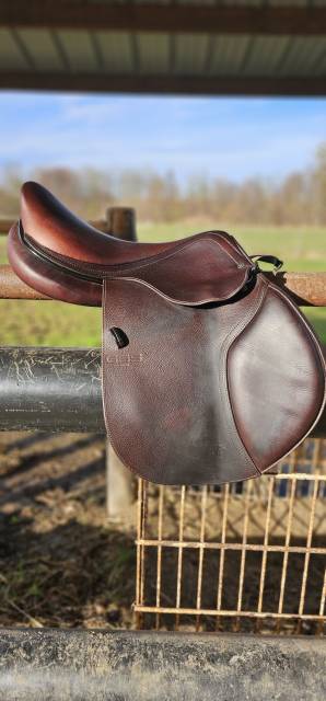 Selle gbs de 2022  taille 17,5 couleur havane