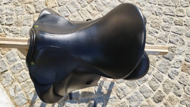 Selle de dressage Marjoman &ndash; Mod&egrave;le VERA D &ndash; 17,5"