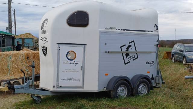 Van 2 places cheval liberte