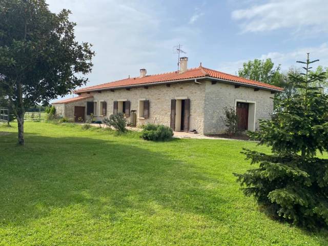 Belle propriété avec boxs pour 4 chevaux 