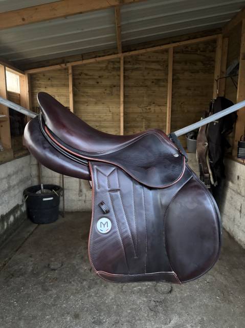 à vendre 3 selles meyer