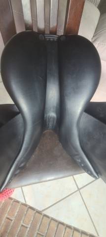 B.Delgrange Ath&eacute;na 17,5" noire + Couvre-selle d'origine