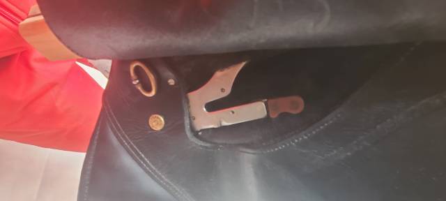 B.Delgrange Ath&eacute;na 17,5" noire + Couvre-selle d'origine