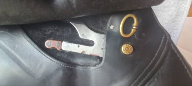 B.Delgrange Ath&eacute;na 17,5" noire + Couvre-selle d'origine