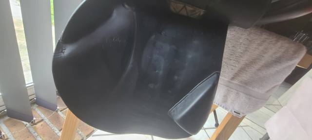 B.Delgrange Ath&eacute;na 17,5" noire + Couvre-selle d'origine